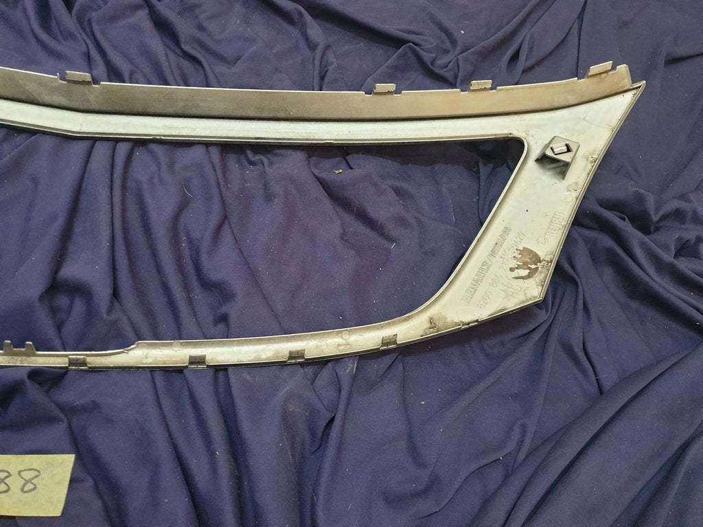 Nissan NP200 Radiator Grille Surround Trim Cover
