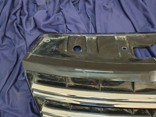 Volkswagen Amarok Radiator Grille - Wear and Tear