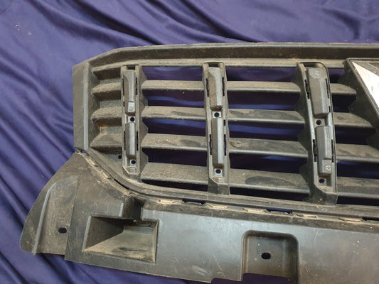 Mahindra Scorpio Radiator Grille - Wear and Tear Crack