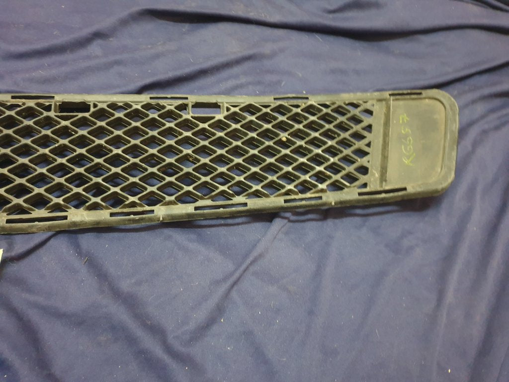 Mercedes-Benz C-Class W204 Front Bumper Lower Grille