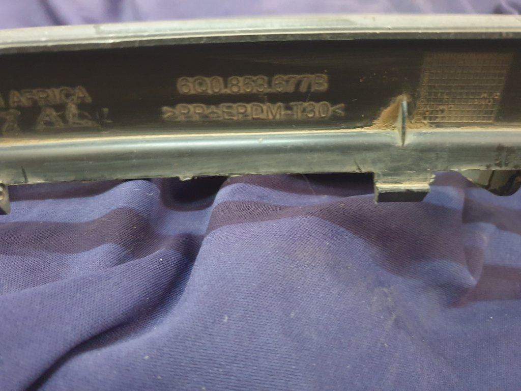 Volkswagen Polo Front Bumper Lower Center Grille