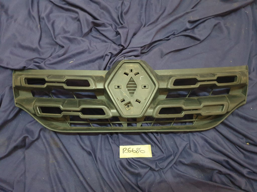 Renault Kwid Radiator Grille - Light Wear and Tear