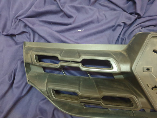 Renault Kwid Radiator Grille - Light Wear and Tear