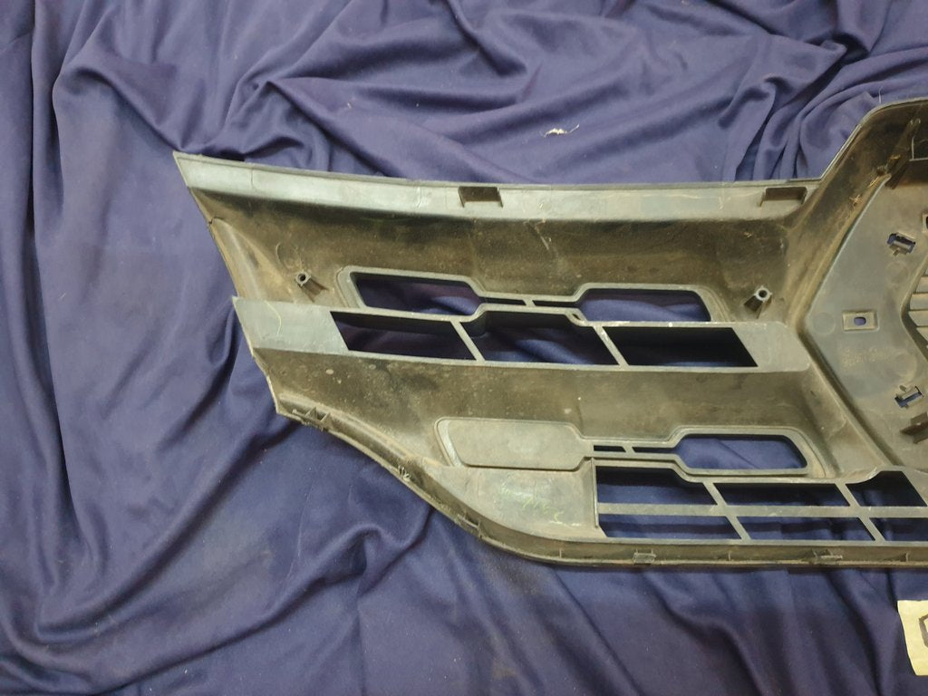 Renault Kwid Radiator Grille - Light Wear and Tear