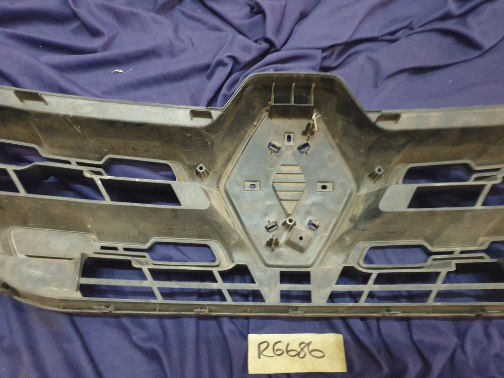 Renault Kwid Radiator Grille - Light Wear and Tear