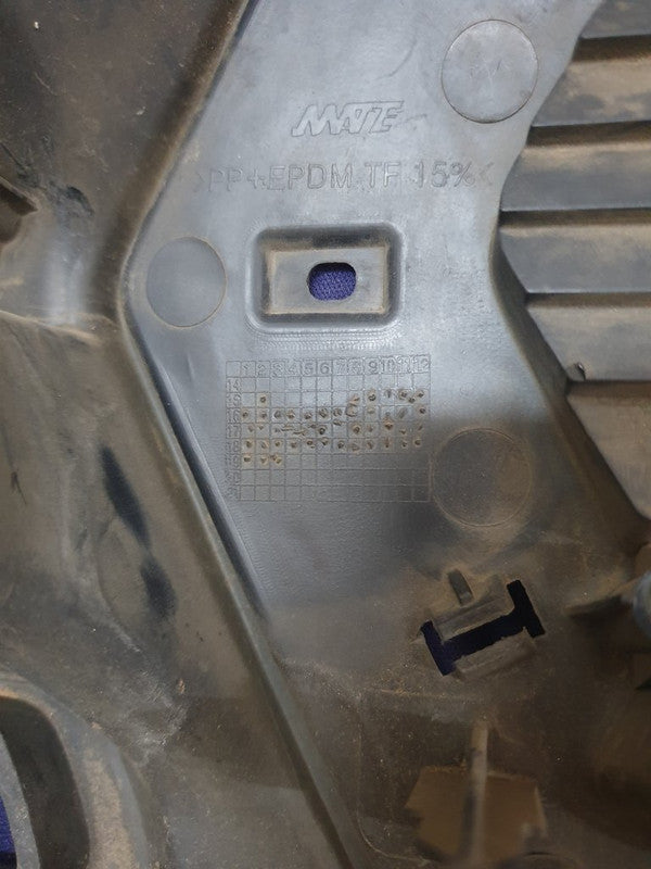 Renault Kwid Radiator Grille - Light Wear and Tear