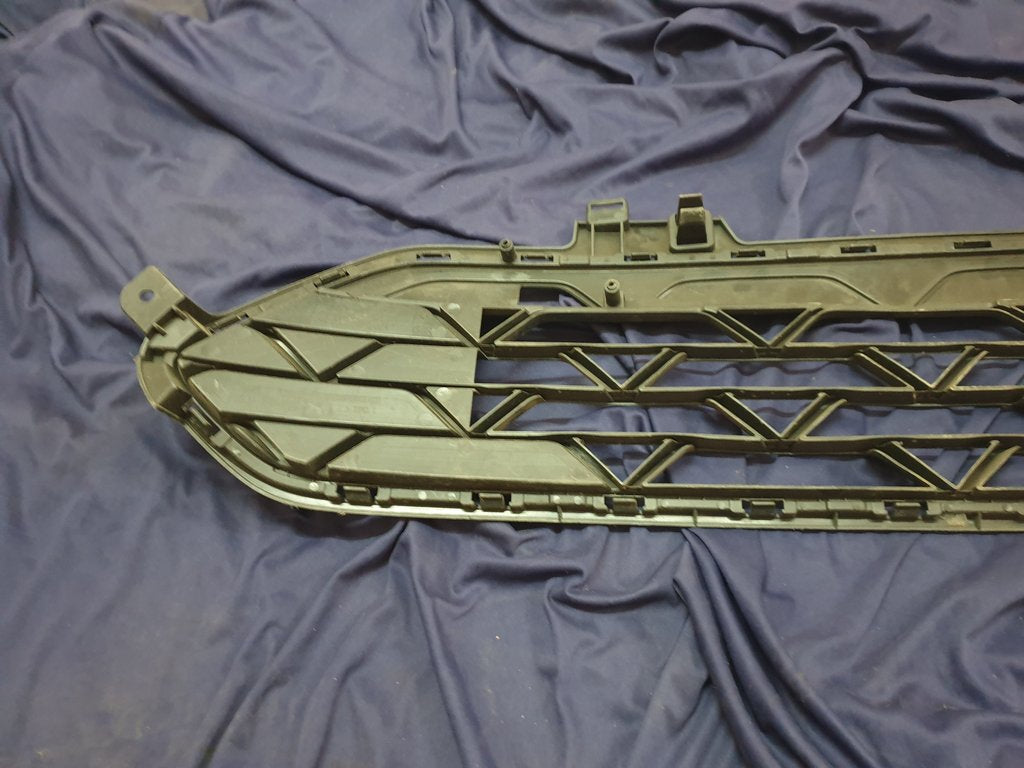 KIA Rio IV Front Bumper Lower Grille