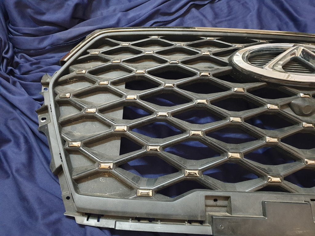 Chery Tiggo 7 Pro Radiator Grille - Light Wear and Tear