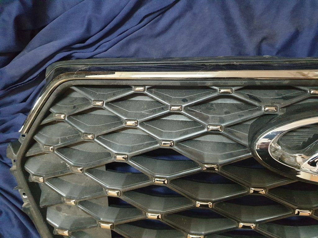 Chery Tiggo 7 Pro Radiator Grille - Light Wear and Tear
