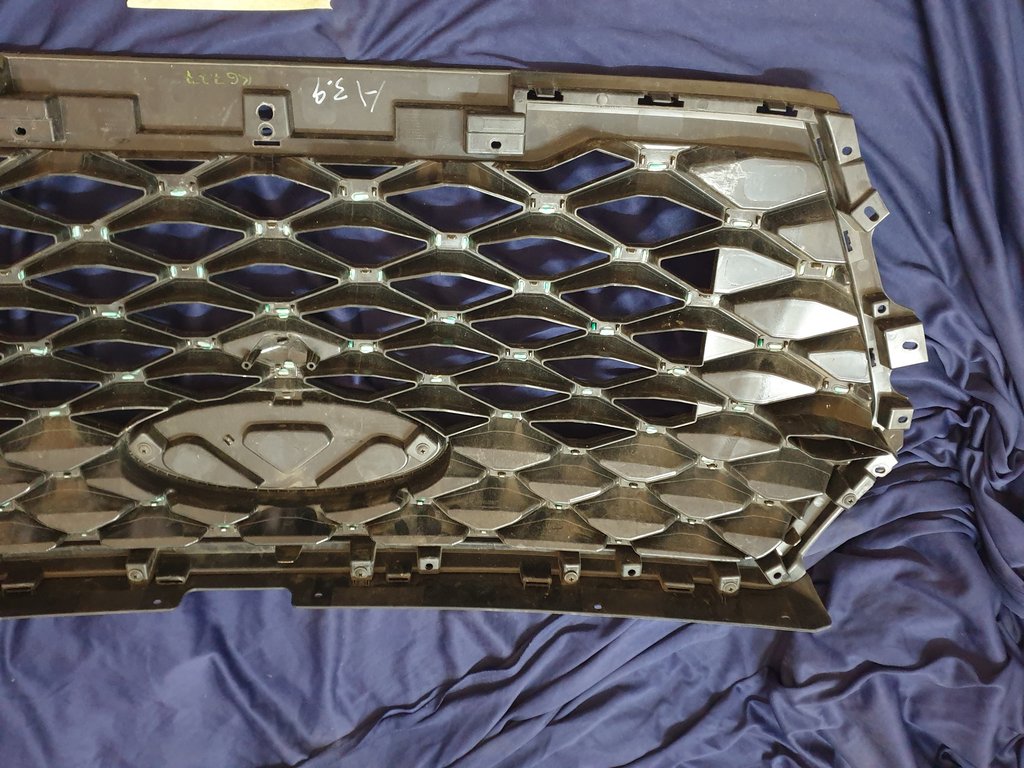 Chery Tiggo 7 Pro Radiator Grille - Light Wear and Tear