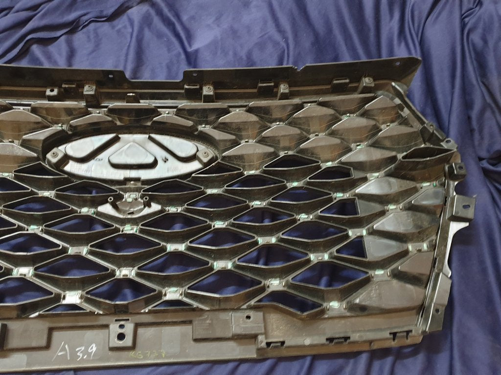 Chery Tiggo 7 Pro Radiator Grille - Light Wear and Tear