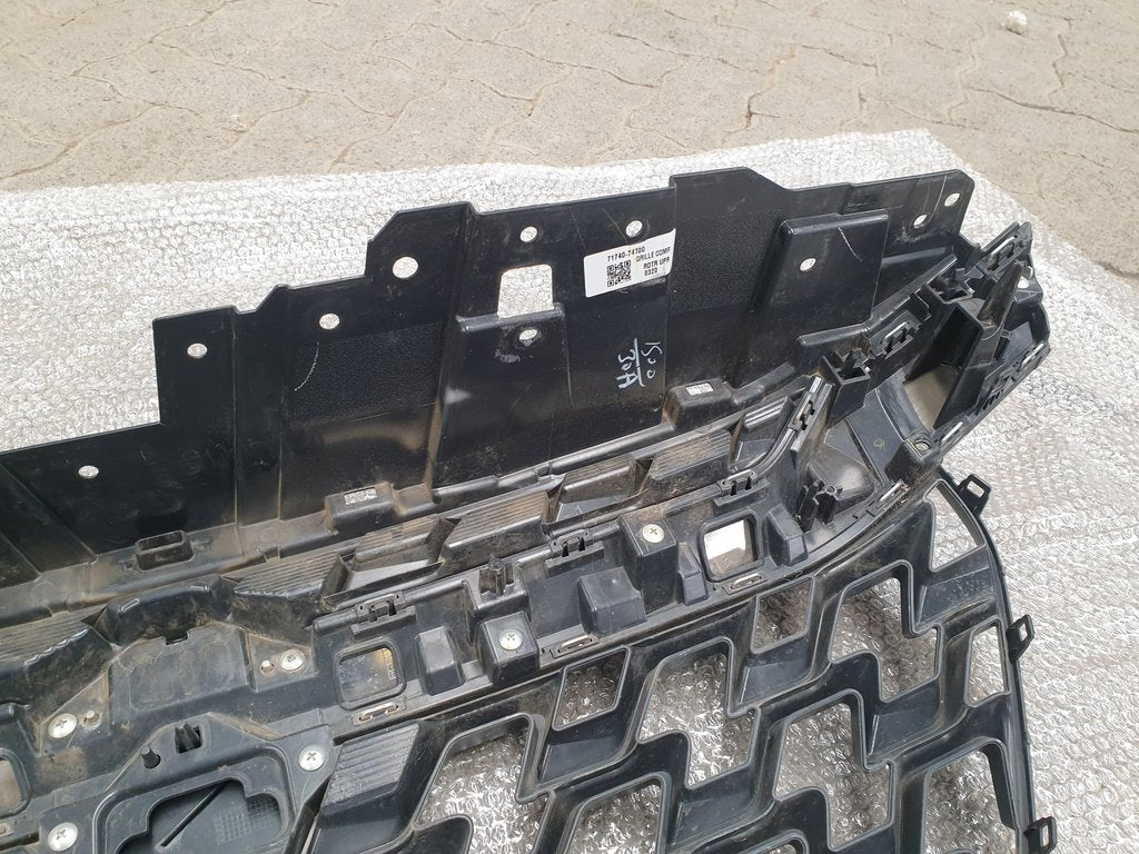 Suzuki Vitara Brezza Radiator Grille Assy with Emblem/Badge