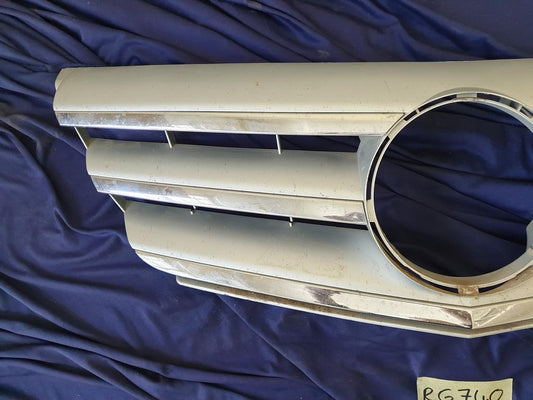 Mercedes-Benz B-Class W245 Radiator Grille - Wear and Tear Crack