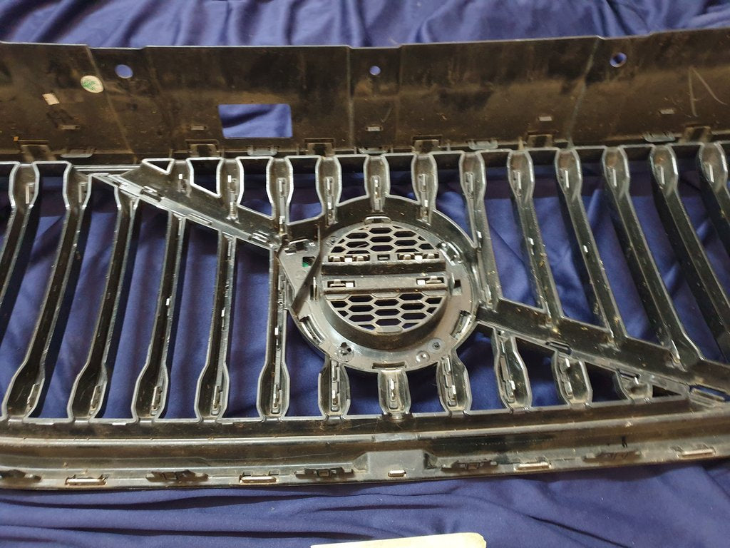 Volvo XC60 2024 Radiator Grille Assy with Emblem/Badge