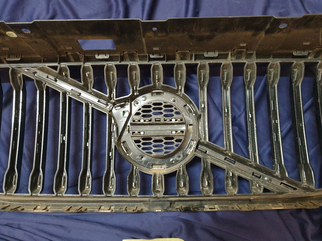Volvo XC60 2024 Radiator Grille Assy with Emblem/Badge