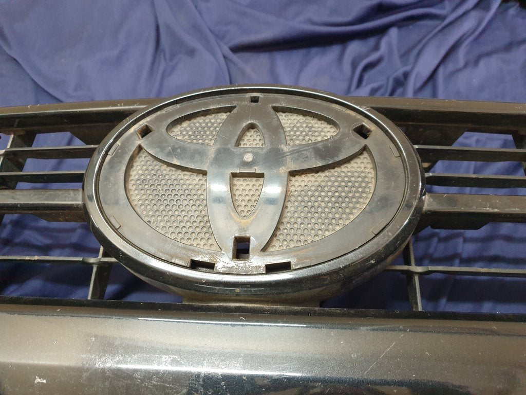 Toyota Hilux 2020, 2021 Radiator Grille - Chrome very damaged