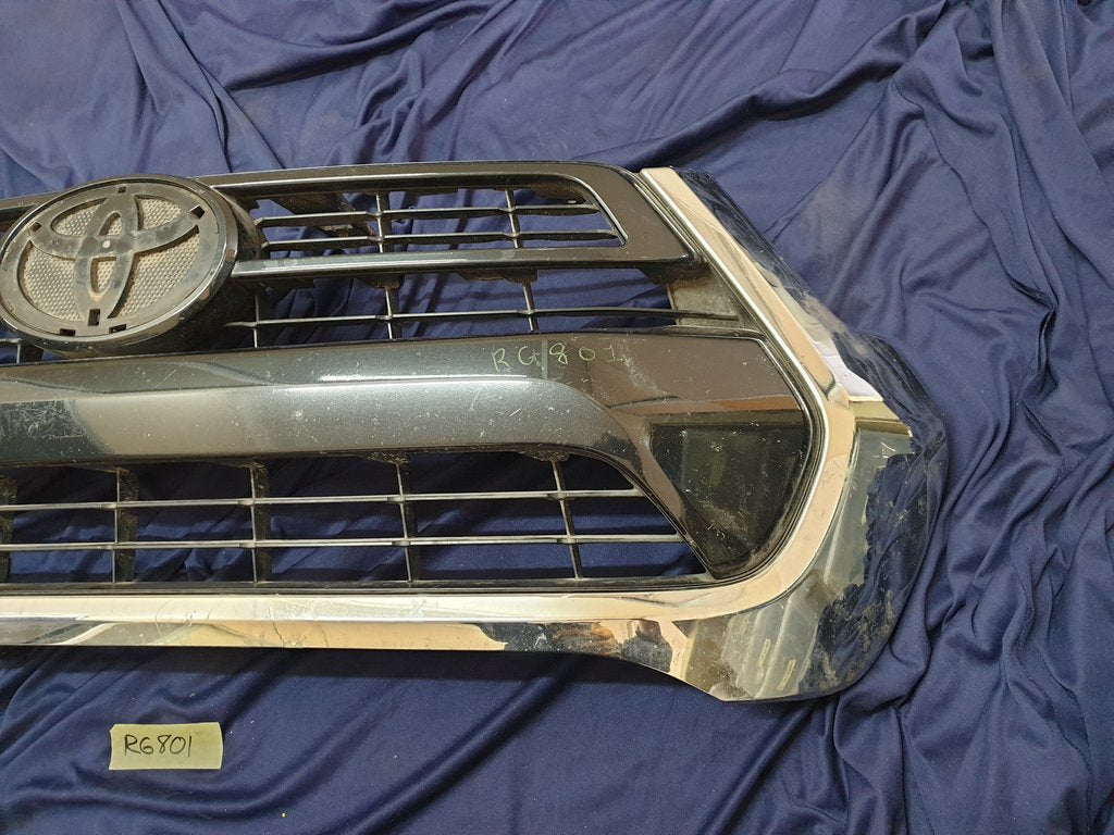 Toyota Hilux 2020, 2021 Radiator Grille - Chrome very damaged