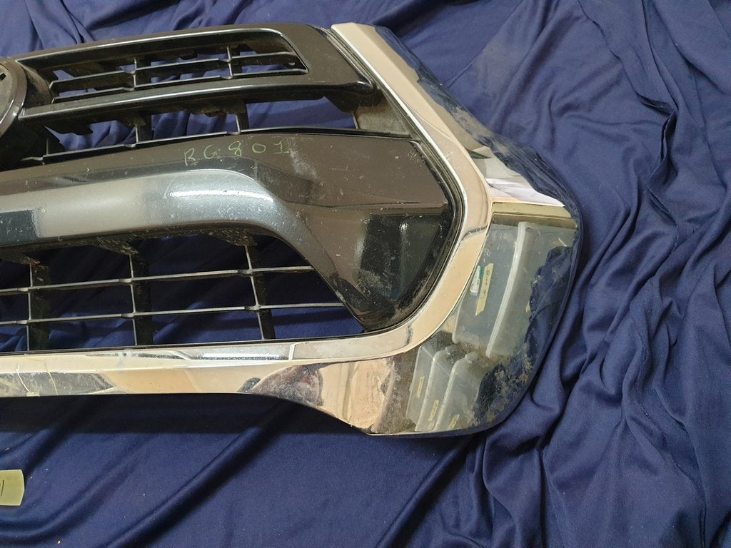 Toyota Hilux 2020, 2021 Radiator Grille - Chrome very damaged