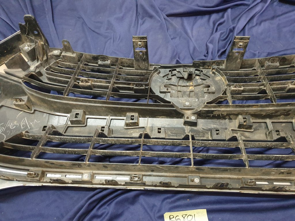 Toyota Hilux 2020, 2021 Radiator Grille - Chrome very damaged