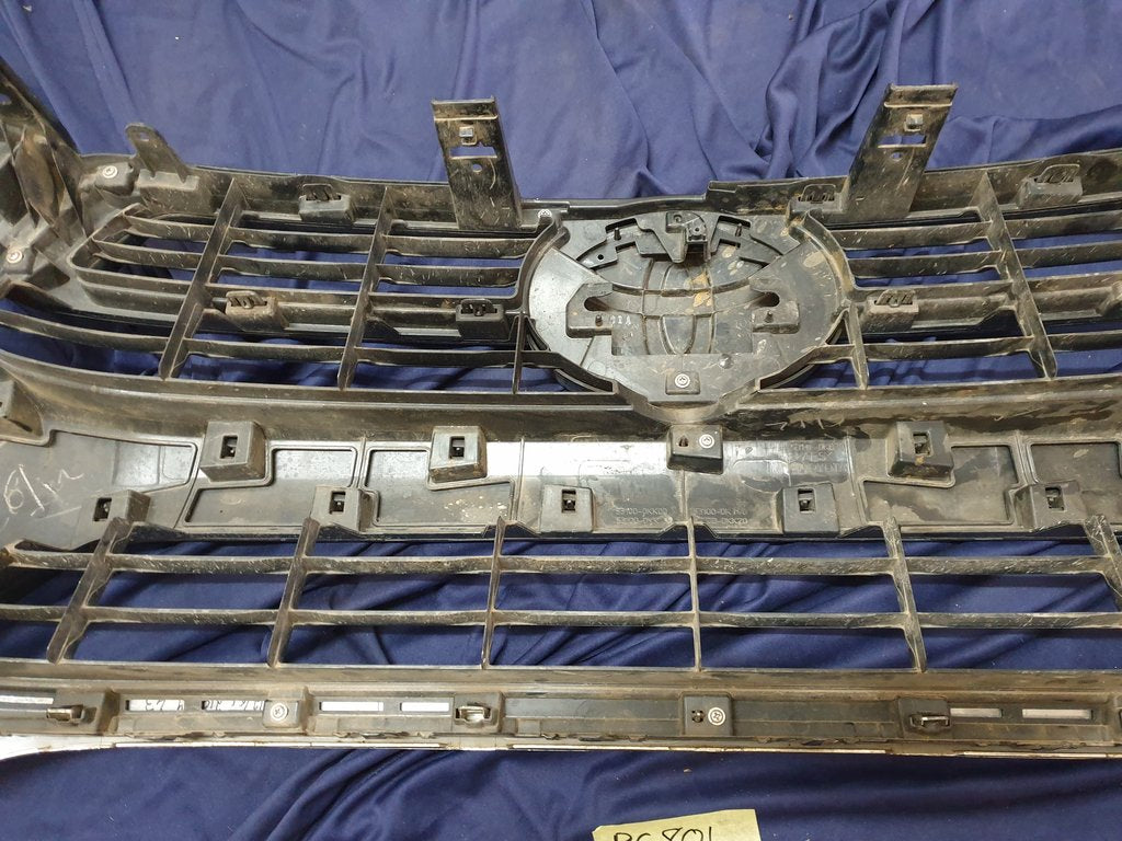 Toyota Hilux 2020, 2021 Radiator Grille - Chrome very damaged