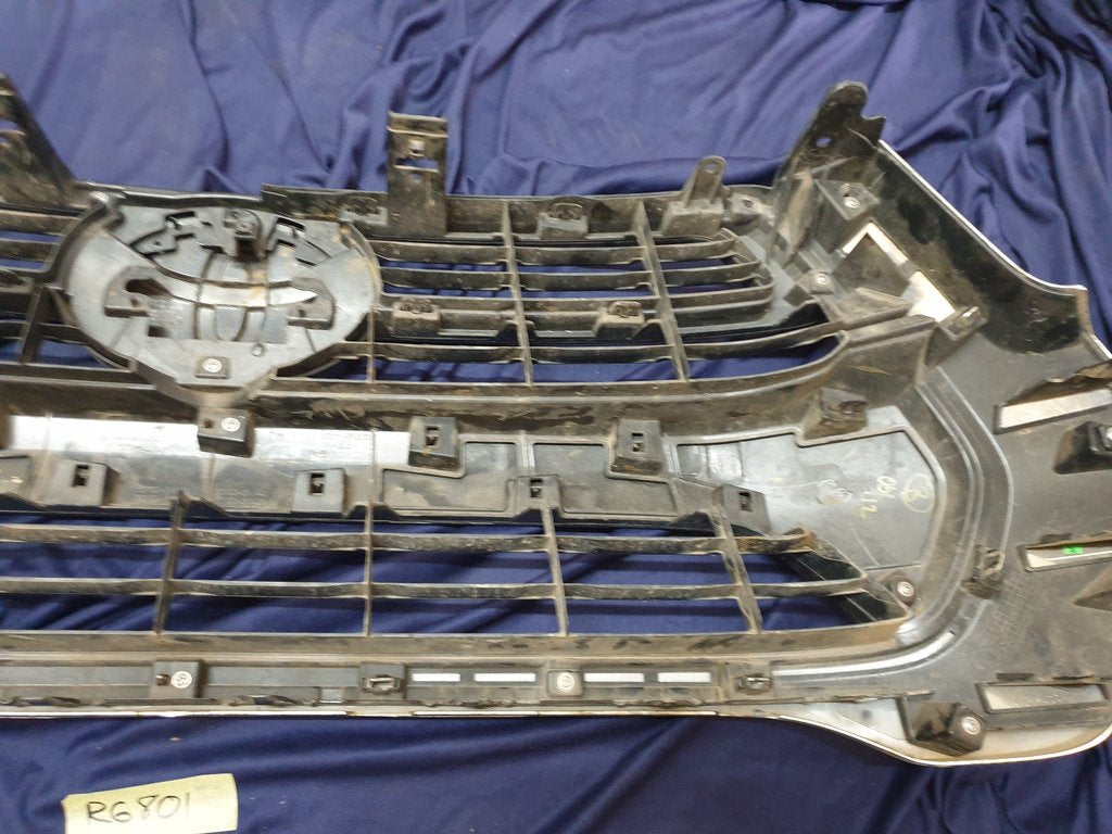 Toyota Hilux 2020, 2021 Radiator Grille - Chrome very damaged
