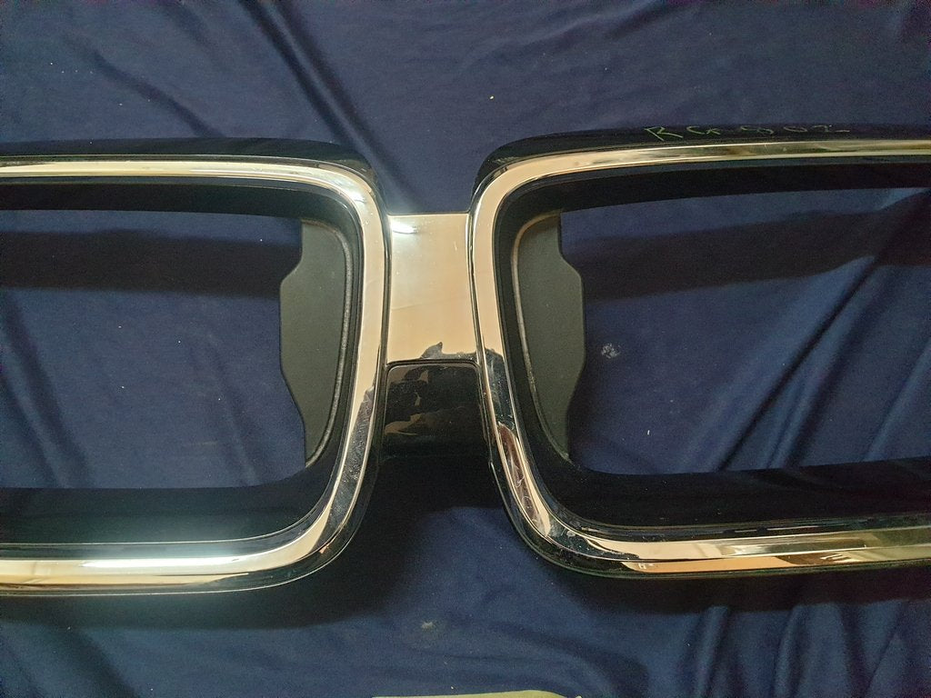 BMW 2 Series G42 Radiator Grille Surround/Frame - Light wear and tear, Scratches on chrome