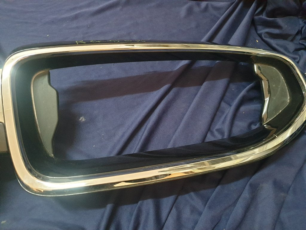 BMW 2 Series G42 Radiator Grille Surround/Frame - Light wear and tear, Scratches on chrome