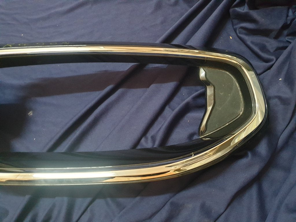 BMW 2 Series G42 Radiator Grille Surround/Frame - Light wear and tear, Scratches on chrome