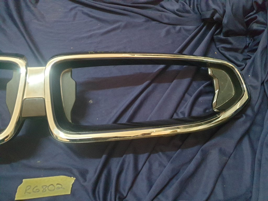BMW 2 Series G42 Radiator Grille Surround/Frame - Light wear and tear, Scratches on chrome