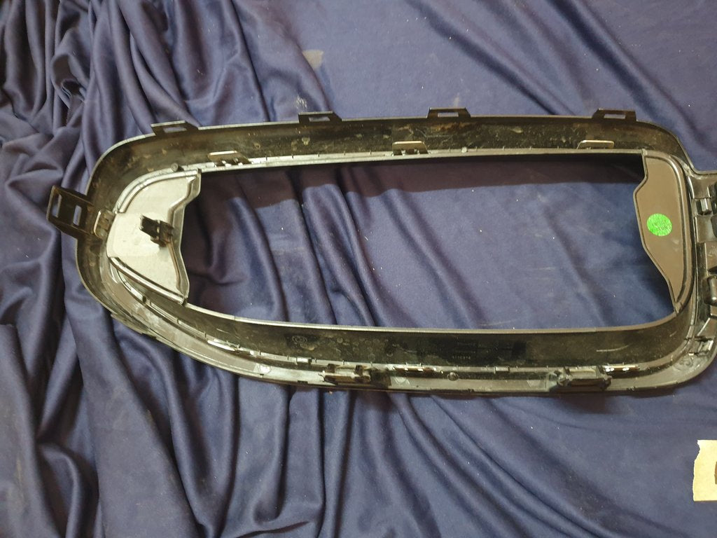 BMW 2 Series G42 Radiator Grille Surround/Frame - Light wear and tear, Scratches on chrome