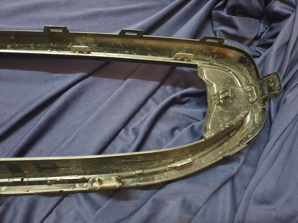 BMW 2 Series G42 Radiator Grille Surround/Frame - Light wear and tear, Scratches on chrome