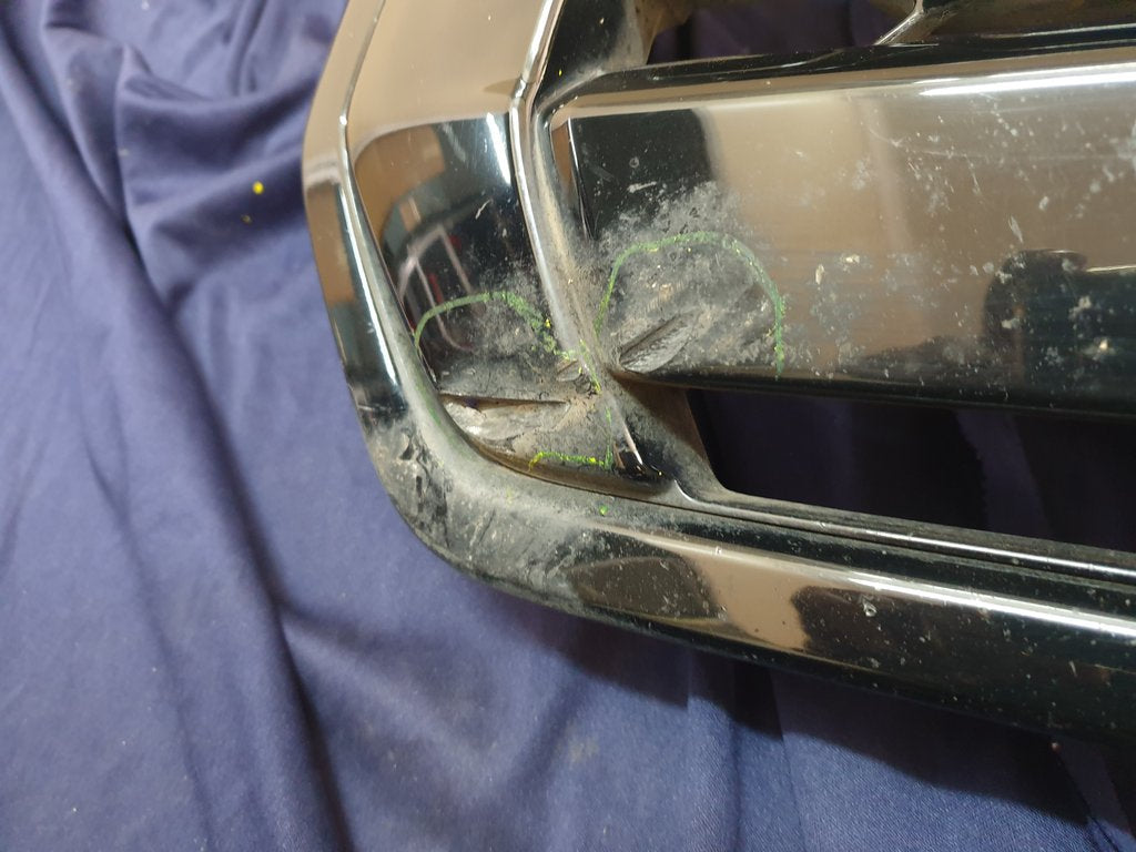 Toyota Hilux Legend 50 2018, 2019, 2020 Radiator Grille - Wear and Tear, Deep abrasions