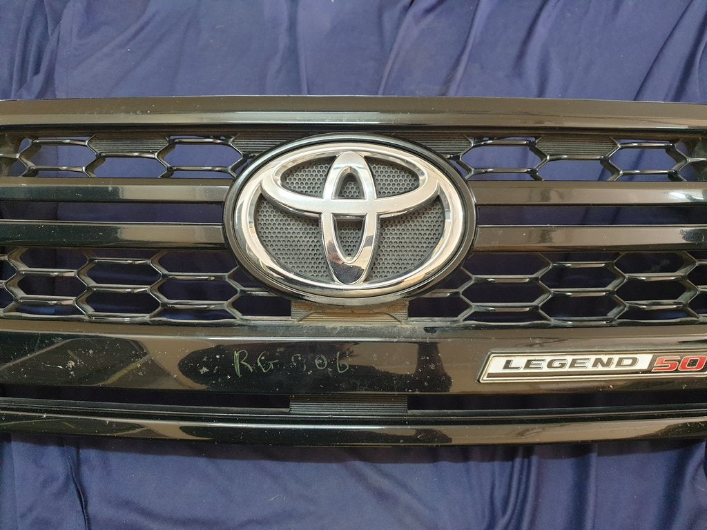 Toyota Hilux Legend 50 2018, 2019, 2020 Radiator Grille - Wear and Tear, Deep abrasions
