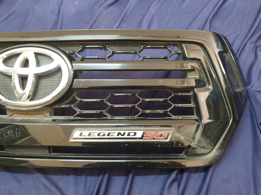 Toyota Hilux Legend 50 2018, 2019, 2020 Radiator Grille - Wear and Tear, Deep abrasions