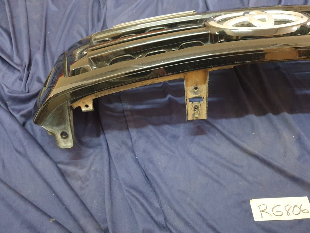 Toyota Hilux Legend 50 2018, 2019, 2020 Radiator Grille - Wear and Tear, Deep abrasions