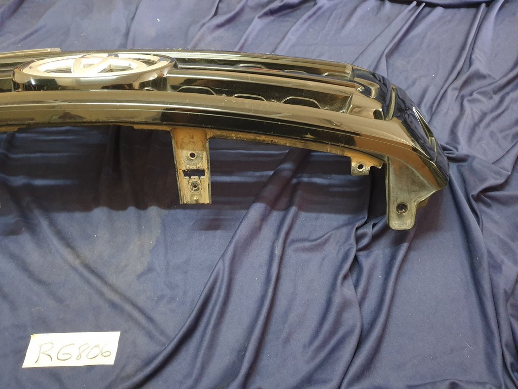 Toyota Hilux Legend 50 2018, 2019, 2020 Radiator Grille - Wear and Tear, Deep abrasions
