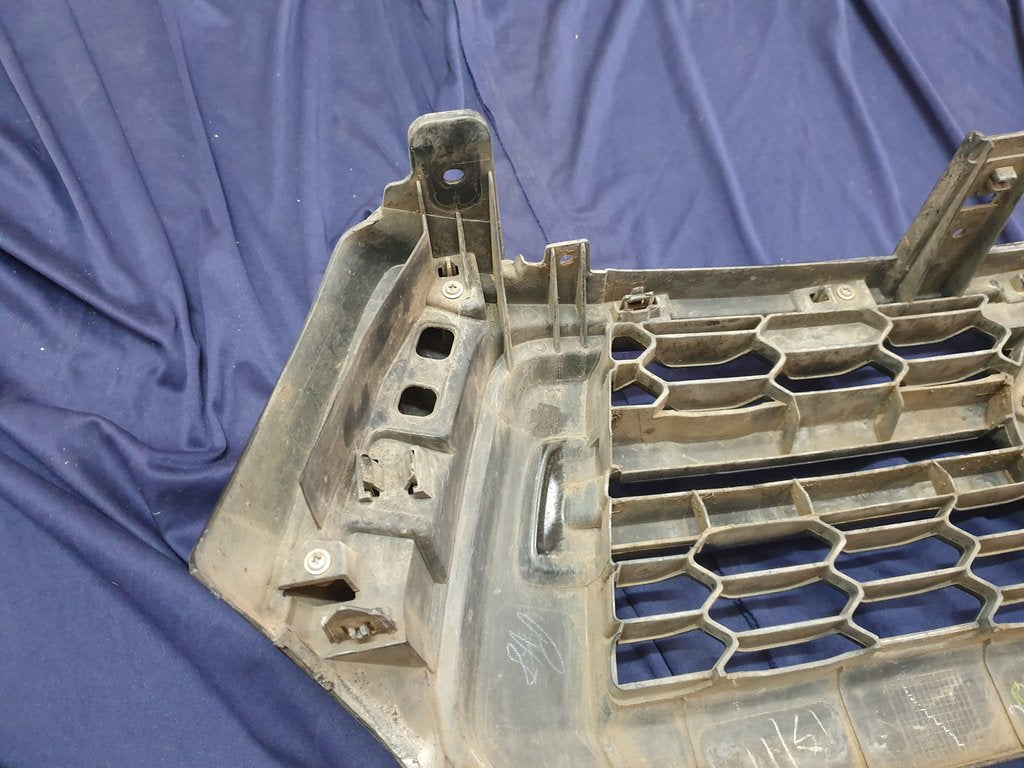 Toyota Hilux Legend 50 2018, 2019, 2020 Radiator Grille - Wear and Tear, Deep abrasions