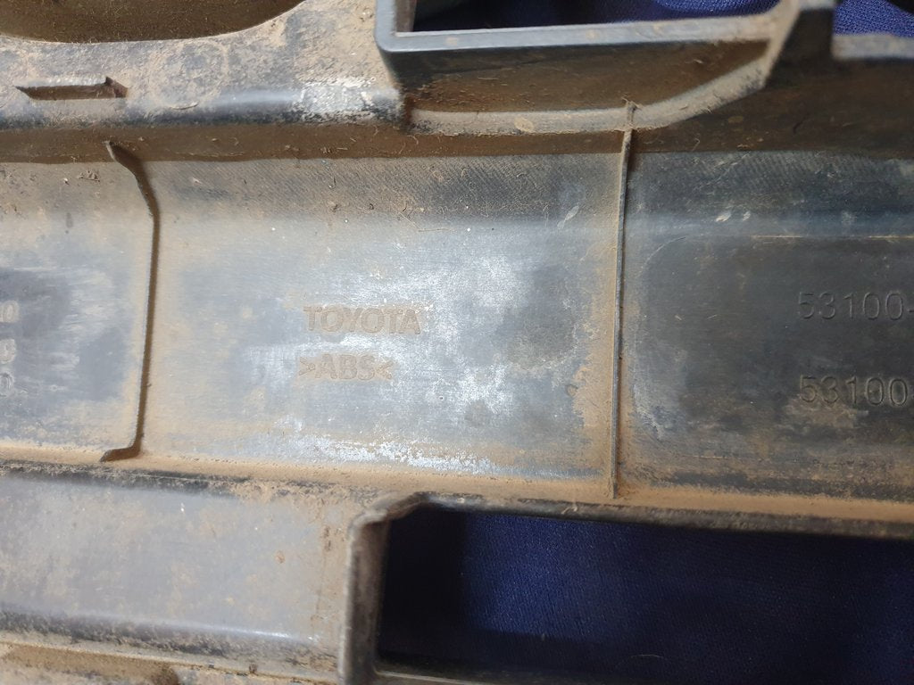 Toyota Hilux Legend 50 2018, 2019, 2020 Radiator Grille - Wear and Tear, Deep abrasions