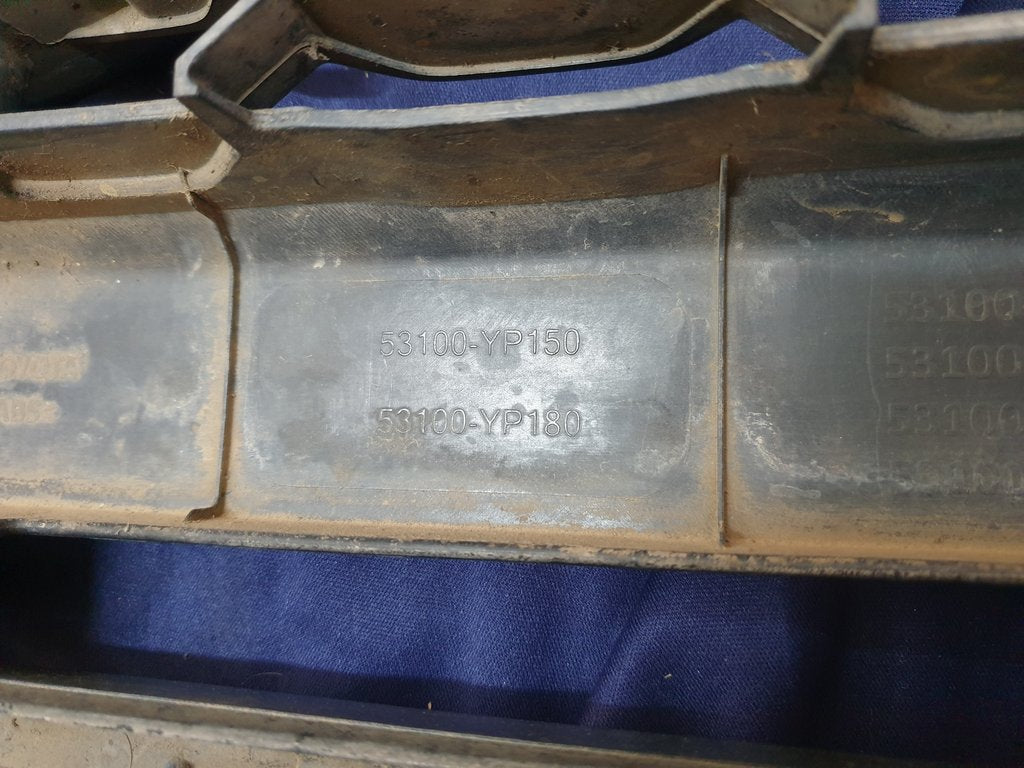 Toyota Hilux Legend 50 2018, 2019, 2020 Radiator Grille - Wear and Tear, Deep abrasions