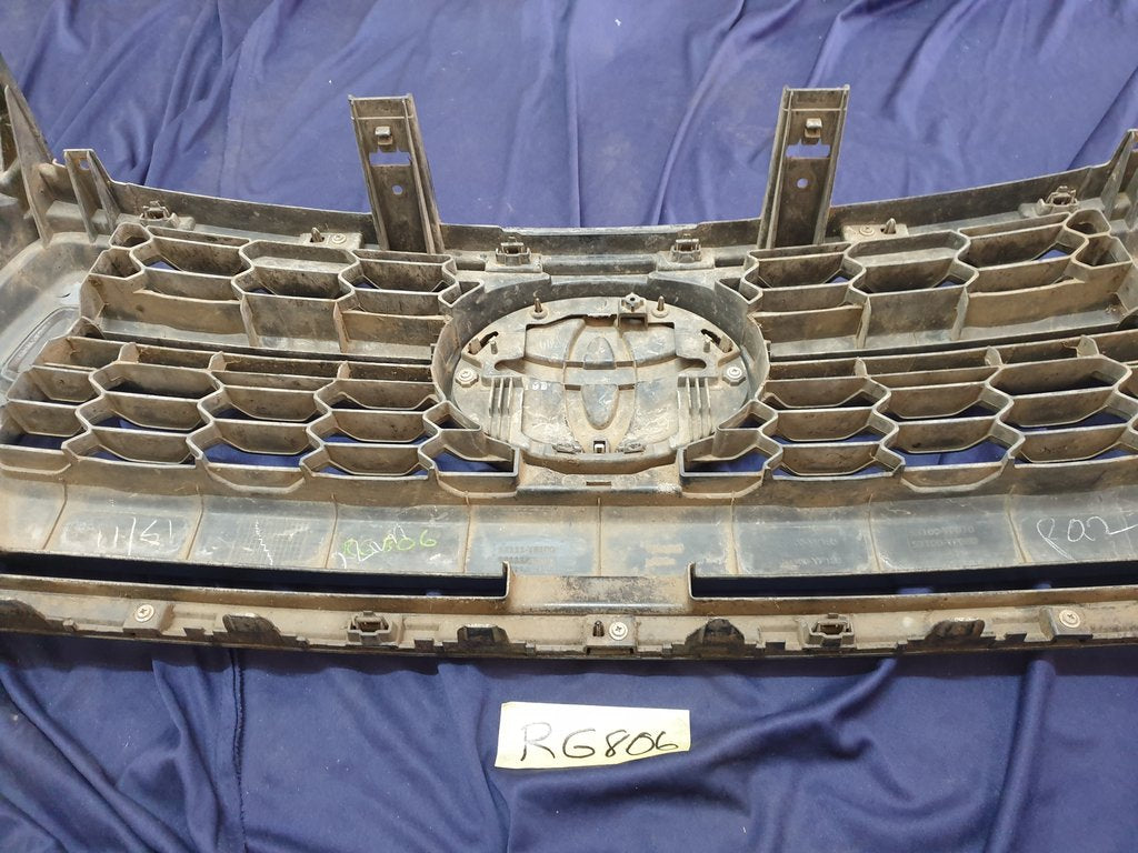 Toyota Hilux Legend 50 2018, 2019, 2020 Radiator Grille - Wear and Tear, Deep abrasions