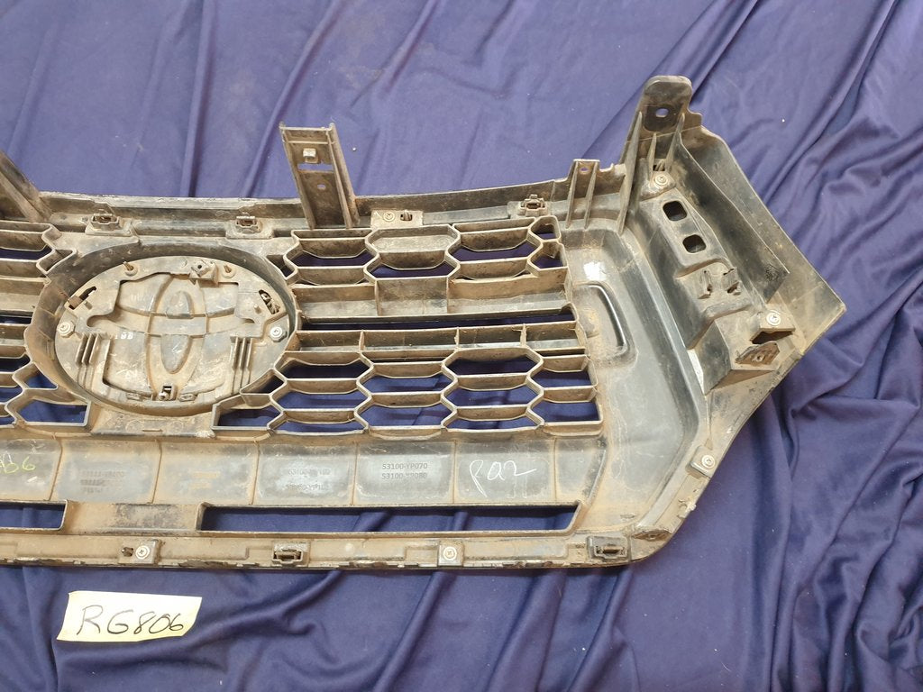Toyota Hilux Legend 50 2018, 2019, 2020 Radiator Grille - Wear and Tear, Deep abrasions