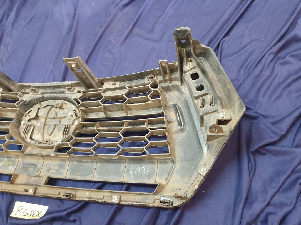 Toyota Hilux Legend 50 2018, 2019, 2020 Radiator Grille - Wear and Tear, Deep abrasions