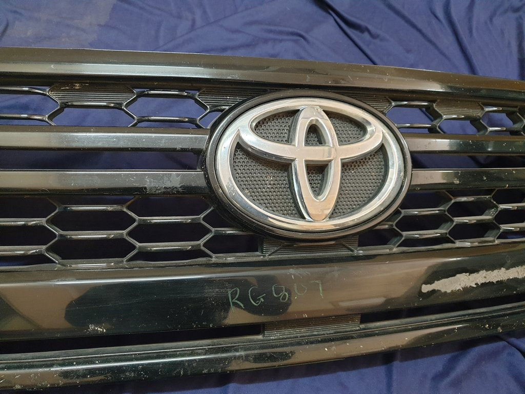 Toyota Hilux Legend 50 2018, 2019, 2020 Radiator Grille - Wear and Tear