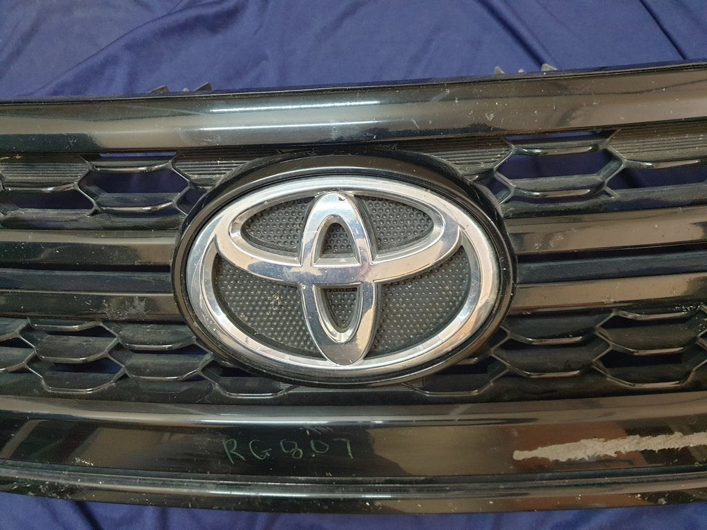 Toyota Hilux Legend 50 2018, 2019, 2020 Radiator Grille - Wear and Tear