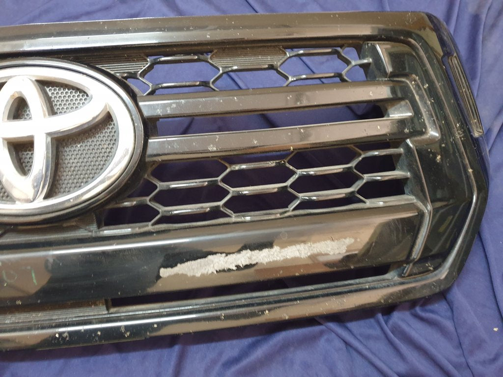 Toyota Hilux Legend 50 2018, 2019, 2020 Radiator Grille - Wear and Tear