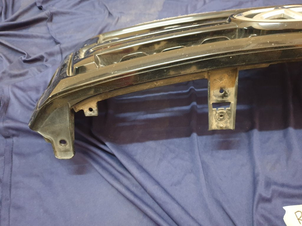 Toyota Hilux Legend 50 2018, 2019, 2020 Radiator Grille - Wear and Tear