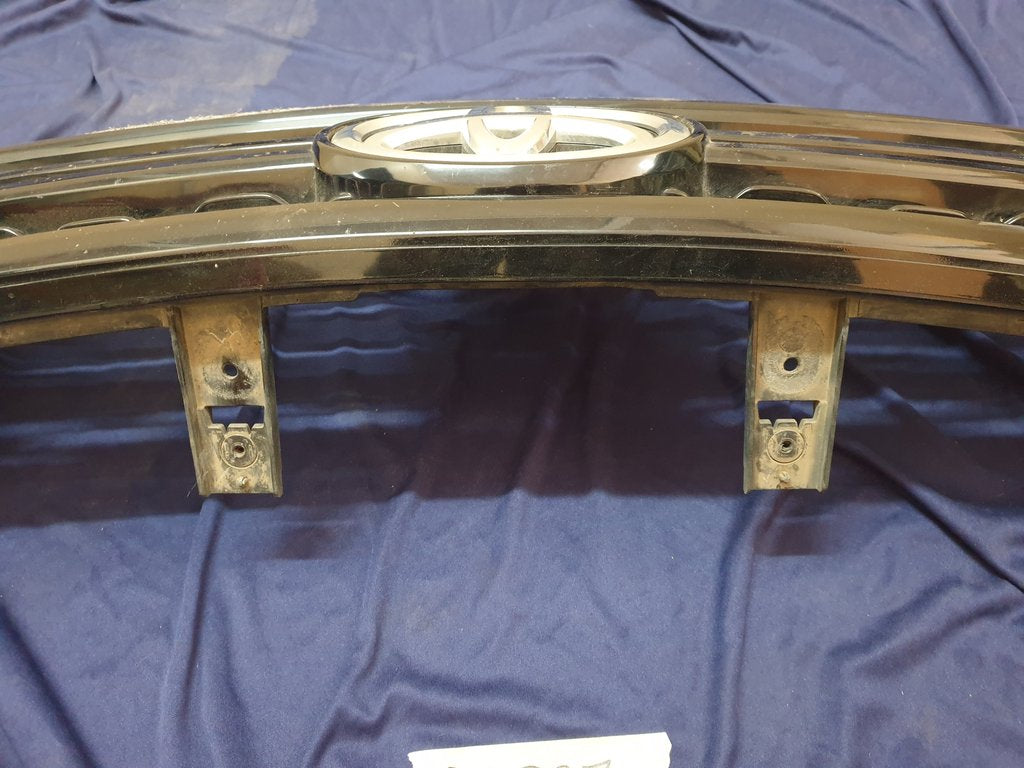 Toyota Hilux Legend 50 2018, 2019, 2020 Radiator Grille - Wear and Tear