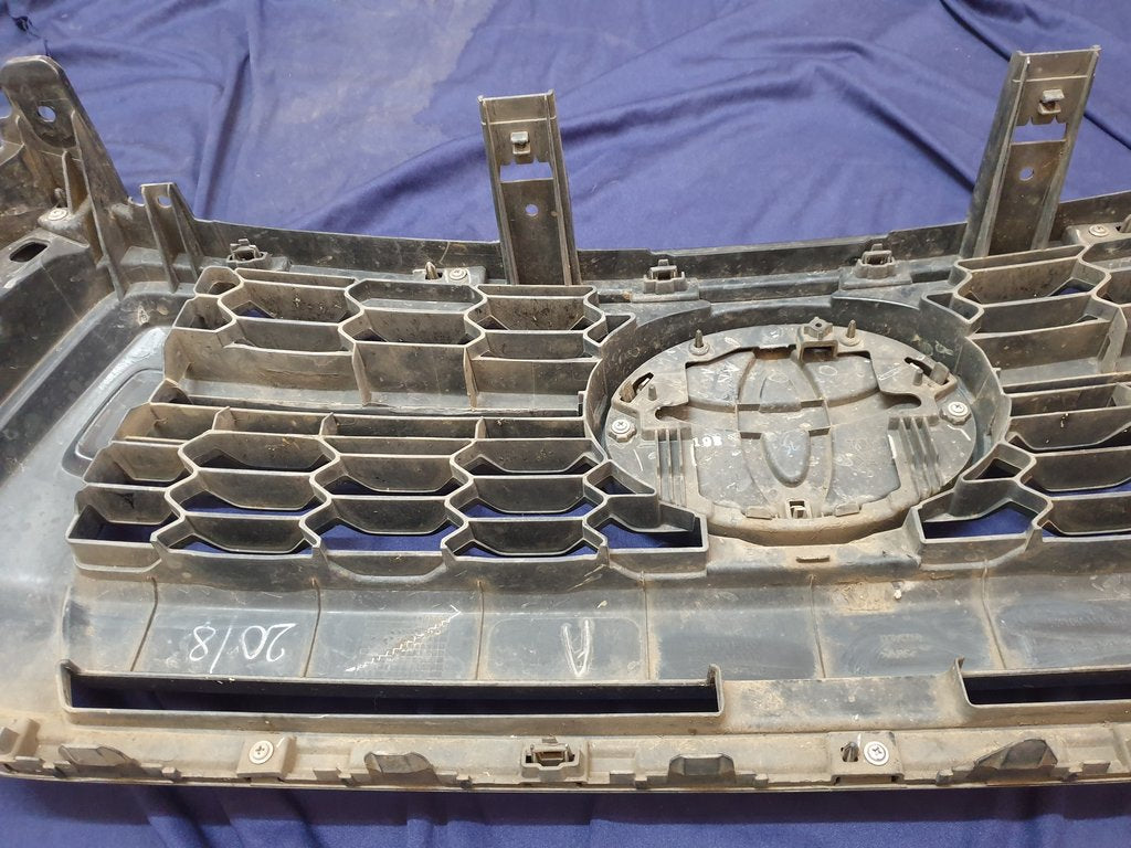 Toyota Hilux Legend 50 2018, 2019, 2020 Radiator Grille - Wear and Tear