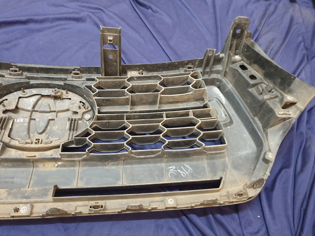 Toyota Hilux Legend 50 2018, 2019, 2020 Radiator Grille - Wear and Tear