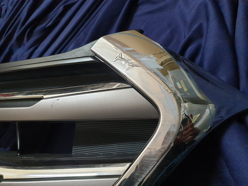 Hyundai Tucson 2016 Radiator Grille - Light Wear and Tear, Chrome damaged